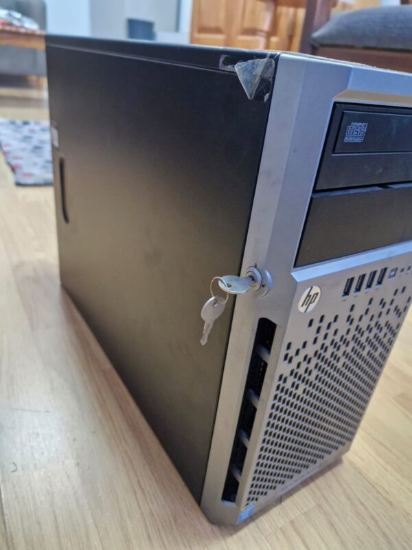 2 Server - HP Proliant ML 310e Gen8 V2